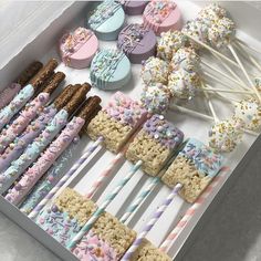 a box filled with lots of different types of cake pops