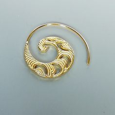 ONE PAIR of open ended sterling silver spiral hoops plated in real gold. Dimensions: 27 X 28 mm These earrings are made of 925 hypoallergenic sterling silver and plated in gold. Comes with a 925 stamp. Can be packaged in a gift box. I can include a personal message from you if needed You are welcome to contact me at... bhavnakwintra1956@gmail.com For more beautiful pieces from my shop, please browse 👇 TOE RINGS: https://www.etsy.com/your/shops/TheSilverGame/tools/listings/section:27020628,view: Gold Spiral Hoop Earrings Gift, Spiral Gold-plated Earrings, Spiral Gold Hoop Earrings In Brass, Nickel-free Spiral Gold Hoop Earrings, Silver Spiral Brass Earrings, Egyptian Style, Open Ended, Bohemian Earrings, Gold Hoops