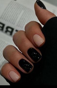 Fall Nails Mani Pedi, Nails November Colors, Dip Nails 2 Colors, 2023 November Nails, Trendy Nails 2023 Autumn, Multi Colored Nails With Glitter, Shellac Nails Winter 2023, Gel Manicure Ideas For Short Nails Fall Art Designs, October Nail Ideas Halloween