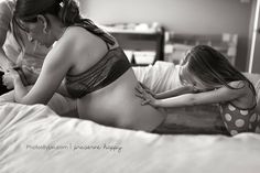 14 Raw Birthing Photos That Will Make You Salute Mothers [NSFW] Childbirth Photos, Home Birth Photography, Birth Pool, Birth Pictures, Beautiful Pregnancy, Birth Photos, Water Birth, Birth Photographer, Intimate Photos