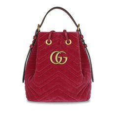 The Gucci Marmont expands with the introduction of a bucket bag, this one is created in magenta pink in a chevron style which brings interest to the eye. Inspired by an archival design from the 70's - the double G accents the front of this item. The marmont bucket is a perfect compact bag to use throughout the daytime. SPL Exterior Pink velvet exterior Antique gold tone hardware Chevron stitching Drawstring closure Adjustable leather top handle Removable chain crossbody strap Stitched heart on t Compact Bag, Gucci Marmont, Magenta Pink, Pink Velvet, Exclusive Bag, Fendi Bags, Chanel Handbags, Burberry Bag, The Eye