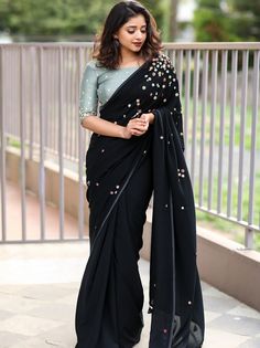 The Most Epic Designer Sarees That Are Trending Right Now! Designer Sarees Collection, Sari Blouse Designs, Latest Designer Sarees, Indian Saree Blouses Designs, Simple Sarees, Silk Saree Blouse Designs, Indian Fashion Saree, Indian Woman