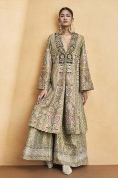 Velvet Dress Designs, Latest Bridal Dresses, Sarees For Women, Pakistani Wedding Outfits, Anita Dongre, Pakistani Fancy Dresses, Traditional Indian Outfits, Pakistani Bridal Dresses, Beautiful Dress Designs