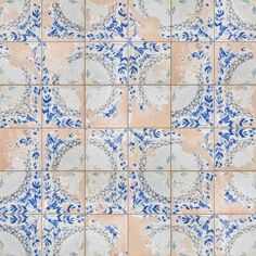 a blue and white tile pattern on the wall