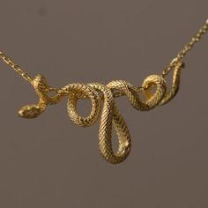 Collier chaîne serpent en plaqué or collier serpent en or 14 - Etsy France Snake Necklace Gold, Snake Jewerly, Gold Snake Jewelry, Gold Snake Necklace, Snake Pendant, Snake Chain Necklace, Snake Jewelry, Snake Necklace, Jewelry Lookbook