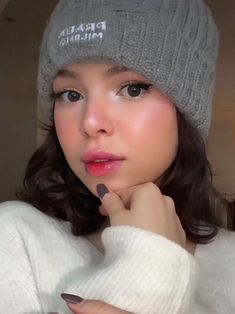 Cold Make Up Look Tiktok, Cute White Makeup Looks, I'm Cold Makeup Tutorial, Cold Girl Make-up, I’m Cold Makeup Look Aesthetic, I’m Cold Makeup Winter, Im Cold Makeup Look Aesthetic, Winter 2023 Makeup Trends, I’m Cold Makeup Aesthetic