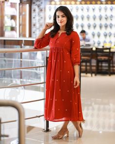 Maternity Kurti Designs, Kurta Aesthetic, Frock Styles, Jamdani Dress, Kurthi Design, Shrug Dress, Cranberry Dress, Dress Designs For Stitching, Cotton Dress Pattern