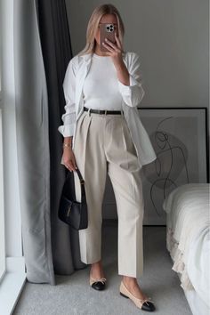 Monochromatic Work Outfit, Ootd Moodboard, Classy Workwear, Thirties Fashion, Clean Outfit, Wide Leg Trousers Outfit, Corporate Girl, Casual Outfits For Women, Stile Casual Chic