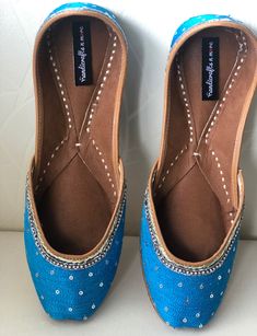 Simple and elegant blue thread embroidered jutti with sequins on top and finished with rhinestones edging. *Ethnic Shoes/Women Flats/Handmade Indian Designer Women Shoes or Slippers/Royal shoes/traditional style Women SPECIFICATIONS: *Upper/Panna -Hand embroidery with silver sequins embellished with rhinestones border. *Back/Adda - Hand embroidery with silver sequins embellished with rhinestones border. *Lining - Leather *Padding - Double Cushioning for extra comfort *Sole/Talla - Vegetable tann Shoes Leather Women, Royal Shoes, Embellished Wedding Shoes, Blue Bridal Shoes, Indian Shoes, Blue Wedding Shoes, Blue Bridal, Shoes Blue, Leather Shoes Woman