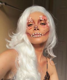 Top Halloween Makeup Ideas To Call All Attention! Skeleton Makeup Easy, Makijaż Sugar Skull, Makeup Look For Halloween, Easy Skeleton Makeup, Makeup Steps, Cute Halloween Makeup, Skeleton Makeup