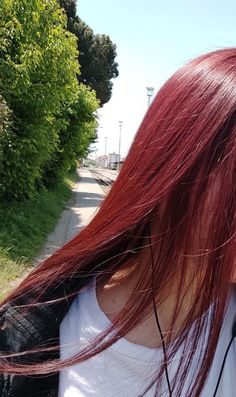 GORGEOUS RED HAIR COLOR IDEAS FOR GIRLS - color de pelo rojo Gorgeous Red Hair, Red Hair Color Ideas, Brown Hair Inspiration, Chic Short Hair