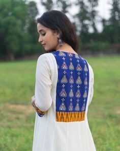 Ikat Kurta Designs, Mulmul Kurta, Stylish Kurtis Design, New Kurti Designs, New Kurti, Churidar Designs, Indian Kurti, Simple Kurta Designs