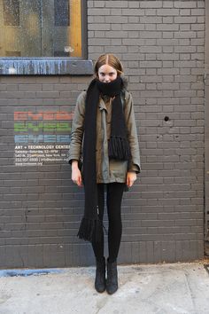 Find an olive parka to add instant cool Black Scarf, Street Style Winter, Street Style Women, Autumn Winter Fashion, Pretty Outfits, Style Me, What To Wear, Winter Fashion, Fashion Looks