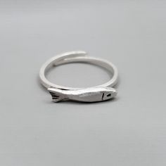 Simple, beautiful, small fish ring. Made of 925 sterling silver, with modern contemporary design and satin, matte finish. A wonderful ring that is perfect for all hours, stacked with other rings or worn solo. A very classy, elegant gift for your friend, girlfriend, mother, daughter, or wife. Great for everyday wear. ► DESCRIPTIONS and MEASUREMENTS: Hand-made from 925 sterling silver. It is stamped on the inside band of the ring with 925. Fish size: 1,7 x 0,3 cm This Ring is adjustable* but, i ca Funny Rings, Simple Band Rings, Best Gift, Silver Rings Stack, Simple Ring, Fish Ring, Chunky Silver Rings, Small Rings, Funky Jewelry