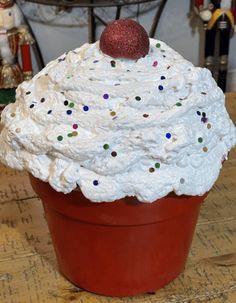 how to make a giant cupcake prop with white frosting and sprinkles