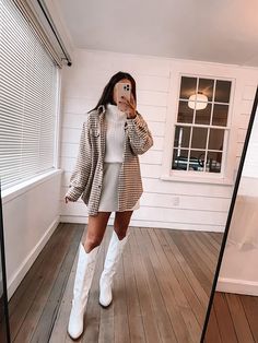 Cute Thanksgiving Outfits London Outfit Ideas, Fall Engagement Outfits, Oversized Sweater Dress, White Oversized Sweater