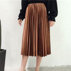 Green Skirt Fall, Velvet Skirt Outfit, Velvet Pleated Skirt, Long Chiffon Skirt, Pleated Fashion, Velvet Midi Skirt, Christmas Outfits Women, Rock Outfit, Party Rock