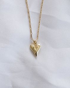 Show your love with this gorgeous Puffy Heart Necklace! Crafted in luxurious gold, this eye-catching necklace adds the perfect touch of romance to your look. For a heartfelt gift or an expression of your own affection, you can't go wrong with this stunning piece! NECKLACE FEATURES Material: Brass 24K Gold Filled Chain Width: Approx. 1.5mm Chain Style: Barleycorn Designed Chain Lead Free, Nickel Free Puffy Heart Necklace, Freshwater Pearls Earrings, Puffy Heart, Pretty Earrings, Heartfelt Gifts, Moonstone Ring, Opal Necklace, Delicate Necklace, Jewelry Packaging