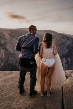 Funny Wedding Photos Poses, Henry Tieu, Funny Wedding Pictures, Wedding Photography Checklist, Yosemite Wedding, Funny Wedding Photos, National Park Elopement, Park Elopement