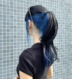 Black And Electric Blue Hair, Dark Blue Hair Dye Ideas, Under Dye Short Hair, Brown With Blue Hair, Under Dye Hair Ideas, Inner Highlights Hair, Blue Balayage On Black Hair, Dark Blue Hair With Light Blue Streaks, Bottom Hair Dyed