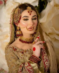 Wedding Nails For Indian Bride, Wedding Nails Indian, Nikkah Jewelry, Nails Indian, Bridal Dresses Pakistani, Nikah Makeup, Mehndi Makeup, Bridal Mehndi Dresses, Dresses Pakistani