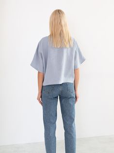 "BEE is a simple loose fitting short sleeve linen top. DETAILS - Boat neckline - Short sleeve - Kimono sleeves - Pullover design - Cropped length - 100% lightweight European linen fabric - Cut and sewn to order just for you in our studio COLOR - Bluestone, you can also choose other colors above - Fabric samples are available here https://www.etsy.com/listing/586569696/linen-fabric-samples SIZING & FIT - Fits true to size - Length is approximately 20 inches / 51.5 cm - Bust (pit to pit) is ap Modern Short Sleeve Blouse For Everyday, Effortless Tops With Rolled Short Sleeves, Modern Linen Blouse With Relaxed Fit, Boxy Short Sleeve Relaxed Top, Relaxed Boxy Top With Short Sleeves, Effortless Boxy Short Sleeve Top, Blue Linen Short Sleeve Top, Linen Tops With Rolled Short Sleeves, Modern Linen Short Sleeve Tops