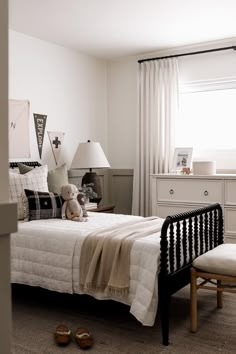 a bed room with a neatly made bed and two lamps