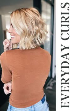 Loose Wave Shoulder Length Hair, Loose Curls Bob Hair, Curling Tips For Short Hair, Curling Shirt Hair With Curling Iron, Jenna Ortega Short Hair 2023, Loose Waves For Short Hair, Short Hair With Loose Curls, Lob Hairstyle For Thick Hair, Short Hair Curling Ideas