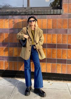 I Love Jeans, and Have Saved These 21 Denim Outfits to Copy In 2021 Scotland Wardrobe, Kimchi Chicken, 2023 Clothes, Look Retro, Love Jeans, Looks Street Style, Autumn Style, Mode Inspo