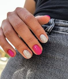 Summer Nails Round 2024: Top 19 Trendy Styles for a Chic & Colorful Look Nail Designs Coral Color, Summer Nails Round, Rounded Acrylic Nails, Short Round Nails, Nails Round, Water Color Nails, Round Nails, Oval Nails, Blue Hues