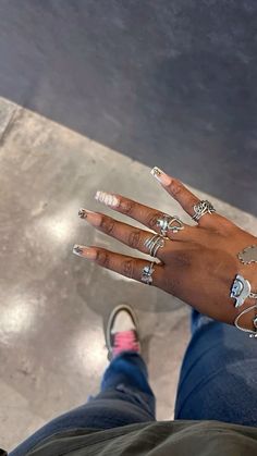 James Avery Necklace Ideas, Silver Jewelry On Dark Skin, Sliver Jellwery Aesthetic, Rings On Black Women