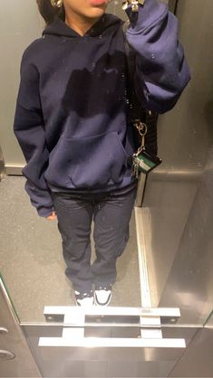 navy and black ; nike dunks ; gold hoops ; simple winter outfit inspo ; hoodie ; stargirl ; stockholm ; scandinavian Black Crew Neck Outfit, Black Nike Dunks, Hoodie Outfit Aesthetic, Black Hoodie Outfit, Woodstock Photos, Funny Optical Illusions, Dunks Outfit, Mode Ulzzang, Looks Pinterest