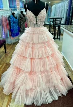 Prom Video, Prom Dress With Lace, Ball Gown Prom Dress, Dress Quinceanera, Strapless Long Dress, Prom Dresses Two Piece, Dream Dresses, 16 Dresses, Corset Bodice