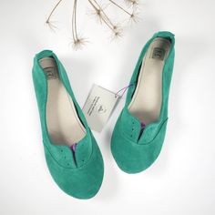 Emerald Aqua Green Suede Handmade Oxford Shoes. Green Flats With Rubber Sole And Round Toe, Spring Green Leather Shoes With Rubber Sole, Green Slip-on Leather Shoes For Summer, Green Leather Slip-on Shoes For Summer, Green Flat Loafers With Rubber Sole, Green Flat Leather Shoes For Spring, Green Closed Toe Flats With Rubber Sole, Elegant Green Flats For Summer, Green Round Toe Ballet Flats