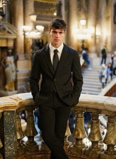 Suite Pose For Men, Prom Looks For Guys, Suits For Guys, Suit Poses, Boy Prom Outfit, Prom Outfits For Guys, Formal Suits Men, Blazer Outfits Men, Black Suit Men