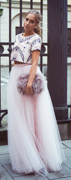 Faux Tulle Maxi Skirt + Furry Clutch Purse Rok Outfit, Gonna In Tulle, Skirt Tulle, Tulle Maxi Skirt, Maxi Rok, Chique Outfits, Skirt Outfit