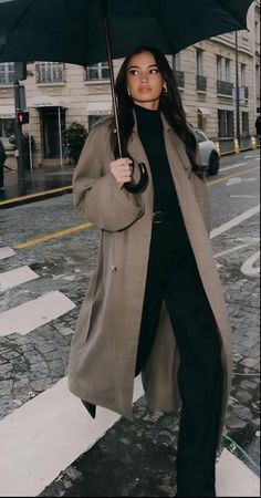 Mantel Outfit, Trench Coat Outfit, Mode Zara, Skandinavian Fashion, Europe Outfits, Chique Outfits, Corporate Outfits, Looks Party, Elegante Casual