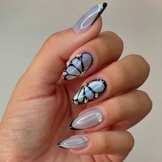 #nails #summernails2024 #butterflynails #butterfly #nailart Metallic Butterfly Nails, Nail Art Ideas Butterfly, Halloween Butterfly Nails, Navy Blue Butterfly Nails, Butterfly Nails Design Ideas, Rhinestone Butterfly Nails, Butterfly Chrome Nails, Gel Nails Butterfly, Butterfly Almond Nails