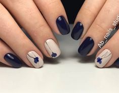 Matte Pearl Nails, Very Short Round Nails Gel, Nails Dots Minimalist, Short Classy Nails Gel, Navy Fall Nails, Sept Nails 2024, Dark Blue Nails With Design, Navy Nail Art, Navy Blue Nail Designs