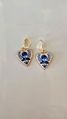 Royal Blue Flowers, Funky Jewelry, Jewelry Lookbook, Blue Jewelry, Huggie Earrings, Girly Jewelry, White Heart, Jewelry Inspo, Dream Jewelry