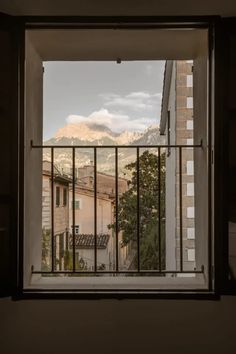 Old-World Craftsmanship and Contemporary Elegance in a Mallorcan Townhouse 12