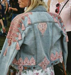 Embellished Jacket Diy, Denim Jacket Upcycle, Decorated Jacket, Denim Jacket Diy, Embellished Jean Jacket, Jean Diy, Painted Denim Jacket