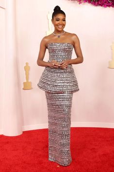 Os looks do Oscar 2024 | beauty buzz Oscars Red Carpet, Best Red Carpet Looks, Christian Dior Haute Couture, Gabrielle Union, Dior Haute Couture, Atelier Versace, Pink Gowns, Dressed To The Nines