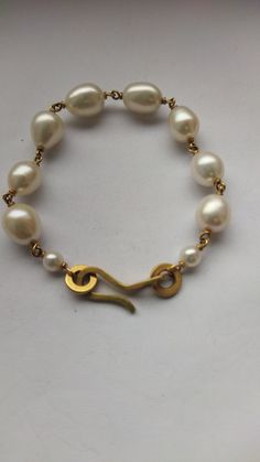 Marianne Dulong 18k gold ocean pearl bracelet. 18k Gold Bracelet, Lithuania, Chain Link Bracelet, Pearl Bracelet, Link Bracelets, Arm Band, Chain Link, Favorite Jewelry, Gold Bracelet