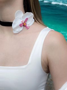 Length is adjustable: 40-50cm (15.7-19.6 inch)  Material: Artificial silicone flower, stainless steel hardware Handmade: Yes Manufacturing Time: 2-5 days  Elevate your summer style with this Hawaiian Pearl Pink Orchid Necklace Choker. Featuring a lifelike pink orchid made from high-quality artificial silicone, this necklace is perfect for embracing the mermaidcore aesthetic. The adjustable length of 40-50 cm ensures a comfortable fit, while the stainless steel hardware adds durability and a poli Summer Beach Flower Charm Necklace, Summer Beach Flower Necklace With Charm, Summer Beach Flower Necklace With Flower Charm, White Flower Necklace For Summer Beach, Adjustable Flower Necklace For Beach, Summer Flower Jewelry For Vacation, Summer Vacation Jewelry With Flower Shape, White Flower Jewelry For Vacation, Adjustable Flower Necklace For Summer