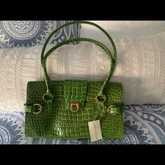 Green Crocodile Print Leather Shoulder Bag - Never Used! Beautiful Gold Clasp To Close In The Front Of Bag. Elegant Green Crocodile Pattern Shoulder Bag, Elegant Green Crocodile Pattern Satchel, Green Leather Satchel With Crocodile Pattern, Green Crocodile Pattern Shoulder Bag For Shopping, Green Crocodile Pattern Bag For Formal Occasions, Green Crocodile Pattern Formal Bag, Formal Green Crocodile Pattern Bag, Chic Green Satchel With Crocodile Pattern, Green Crocodile