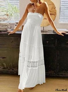 Olivia Mark - Sleeveless Monochromatic Maxi Dress with Lace Accent and Plunging Neckline for a Sensual Yet Elegant Holiday Look Plain Dresses, Maxi Dress Boho Chic, Holiday Maxi Dress, White Lace Wedding Dress, Pics Inspo, Casual White Dress, Black White Yellow, Plain Dress, Trends 2023