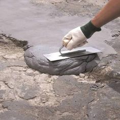 Pour and trowel concrete resurfacer over your worn walkway, and you'll have a brand-new, durable concrete surface. Learn how to resurface concrete in this simple step-by-step guide and video. Repair Concrete Driveway, Concrete Floor Repair, Concrete Refinishing, Repair Cracked Concrete, Concrete Repair Products, Driveway Repair, Concrete Patio Makeover, Concrete Resurfacing, Concrete Walkway