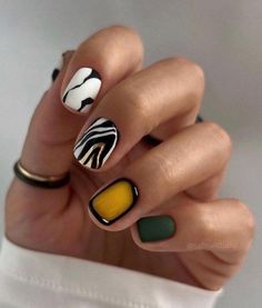 Ногти дизайн ногтей Abstract Colorful Nails, Nail Ideas Pink, Winter Nails Christmas, Nails January, Old Money Nails, January Nail, Nails Valentines Day, January Nail Designs