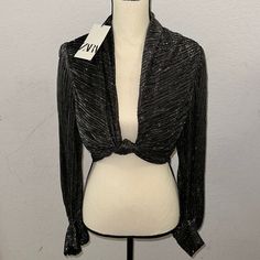 Nwt. Size S. So Chic I Wore My Set To Tulum For New Years Got So Many Compliments. Knot Crop Top, Black Crop Tee, White Crop Tank, Tulle Top, Satin Crop Top, Strapless Bustier, Velvet Crop Top, Corset Style Tops, Silky Blouse